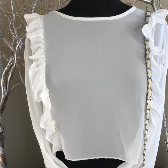 Beautiful ruffles top blouse - Picture 2 of 8